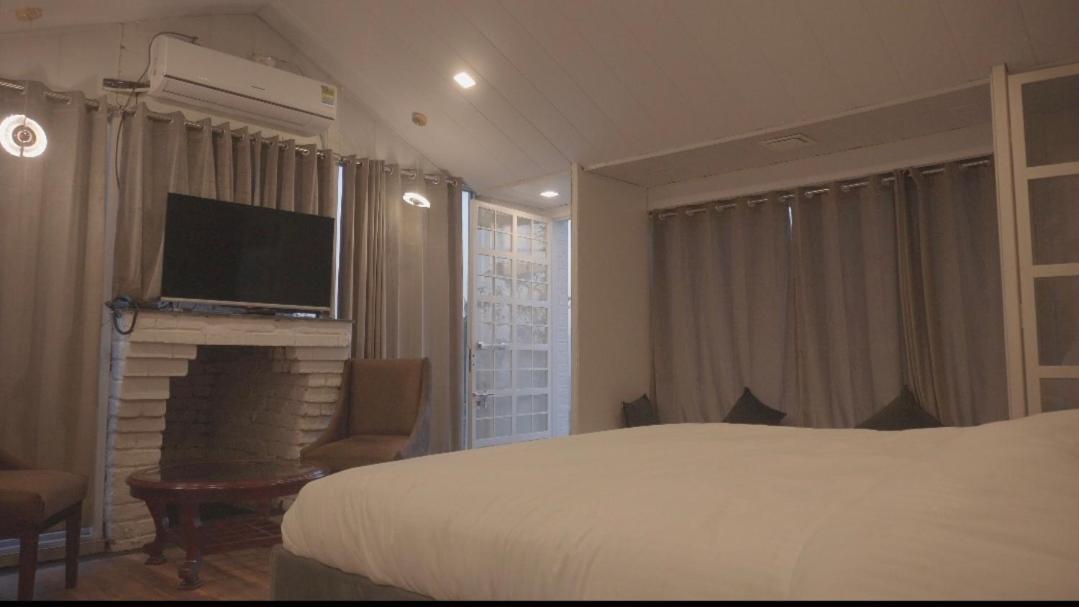 The Bohemian Casa Dehradun Hotel Ngoại thất bức ảnh