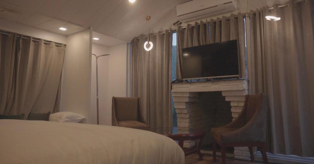 The Bohemian Casa Dehradun Hotel Phòng bức ảnh