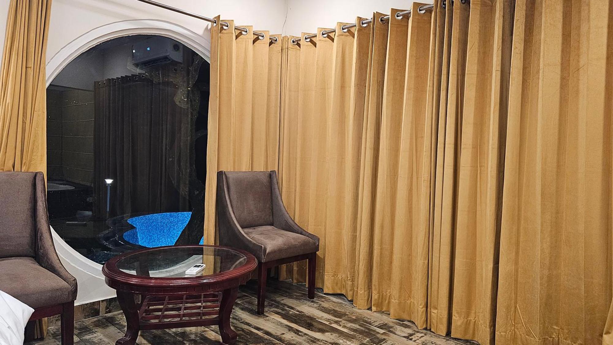 The Bohemian Casa Dehradun Hotel Phòng bức ảnh